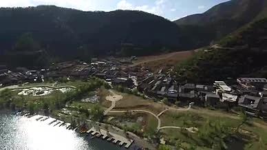 泸沽湖湖景小船高山房子航拍视频的预览图